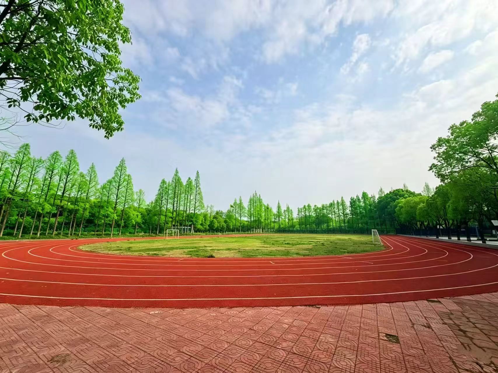 校园操场